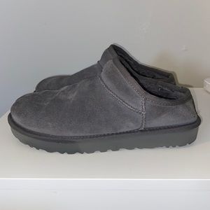 UGG Classic Slipper Suede